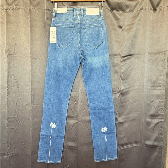 SEVEN FOR ALL MANKIND EASY SLIM Jeans with White Floral accents NWT - Picture 1 of 9